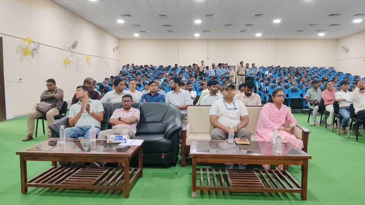 SpnrecA's tweet photo. Bihar Idea Festival 2025 successfully held at SPNREC Araria. DDC Rozy Kumari, Dr Assem Kr, GM Araria and others inaugurated the event. Students showcased innovative ideas &amp; were felicitated. #Innovation #StartupIndia #SPNREC #BiharIdeaFestival2025 https://t.co/BlZIJYOUfz