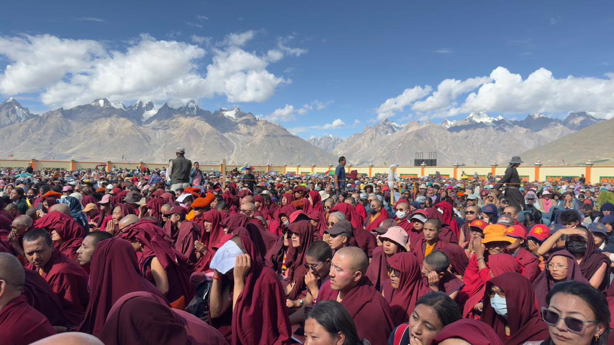 tibetdotcom's tweet image. 應拉達克藏斯卡佛教協會、寺院協會及喀夏寺夏季辯論大法會組委會的共同祈請,西藏精神領袖第十四世達賴喇嘛尊者於今天( 7 月 25 日)上午在喀夏行宮,向來自藏斯卡各地的信眾開示宗喀巴大師所著的《三主要道》...... 2025 年 7 月 25 日 攝影|Ngawang Tsepak|西藏之頁
