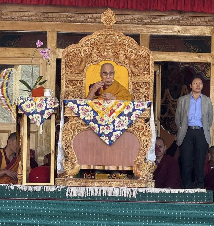 tibetdotcom's tweet image. 應拉達克藏斯卡佛教協會、寺院協會及喀夏寺夏季辯論大法會組委會的共同祈請,西藏精神領袖第十四世達賴喇嘛尊者於今天( 7 月 25 日)上午在喀夏行宮,向來自藏斯卡各地的信眾開示宗喀巴大師所著的《三主要道》...... 2025 年 7 月 25 日 攝影|Ngawang Tsepak|西藏之頁