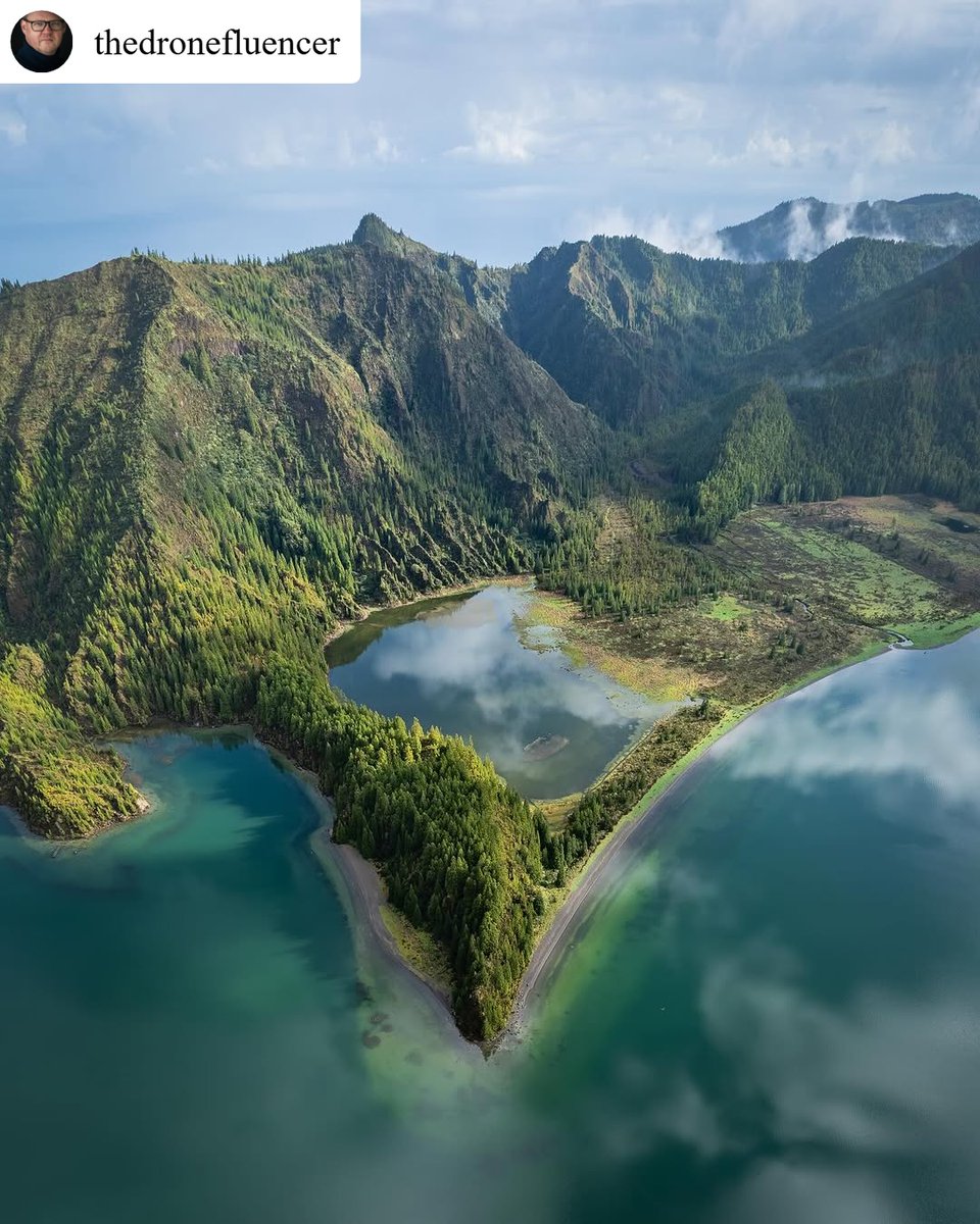 Qual a melhor palavra para descrever esta vista da Lagoa do Fogo?

What is the best word to describe this view of Lagoa do Fogo?
#visitazores #açores #azores