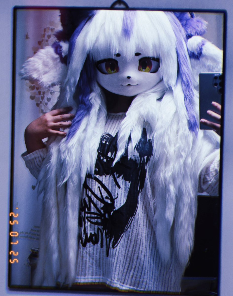 #FursuitFriday
새로운 옷! 😳