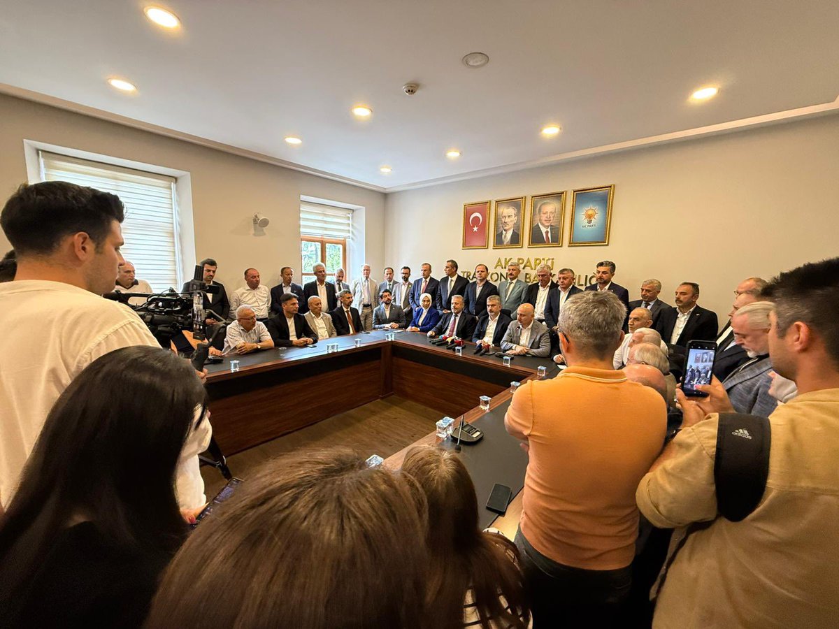 akaraismailoglu's tweet image. Partimizin Trabzon İl İstişare Toplantısı’nı, belediye başkanlarımız ve ilçe başkanlarımızla birlikte gerçekleştirdik.
Birlikte yürüdüğümüz bu kutlu yolda, milletimizin emanetine sahip çıkmaya, eser ve hizmet siyasetimizi kararlılıkla sürdürmeye devam edeceğiz.
İstişare…