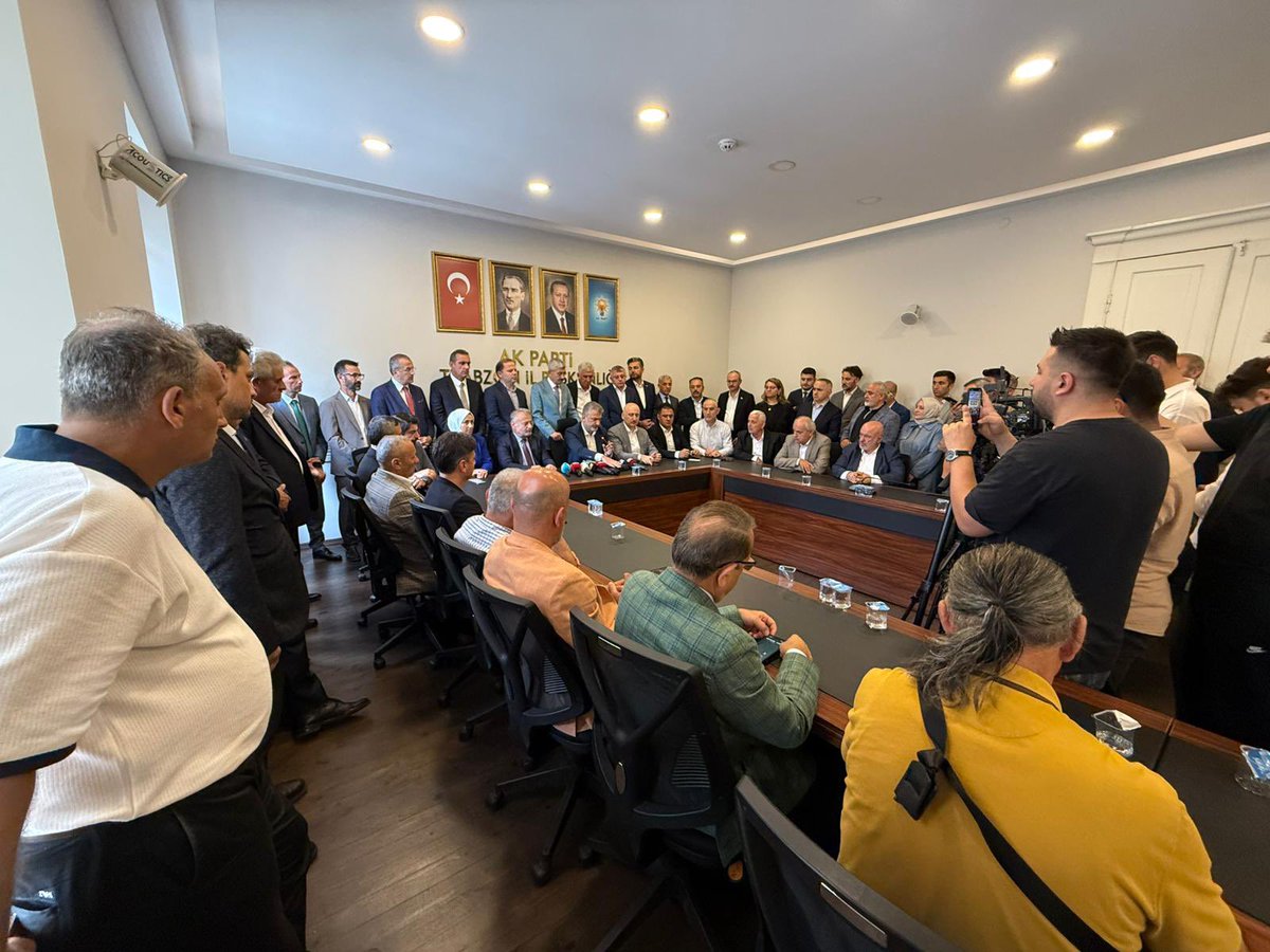 akaraismailoglu's tweet image. Partimizin Trabzon İl İstişare Toplantısı’nı, belediye başkanlarımız ve ilçe başkanlarımızla birlikte gerçekleştirdik.
Birlikte yürüdüğümüz bu kutlu yolda, milletimizin emanetine sahip çıkmaya, eser ve hizmet siyasetimizi kararlılıkla sürdürmeye devam edeceğiz.
İstişare…