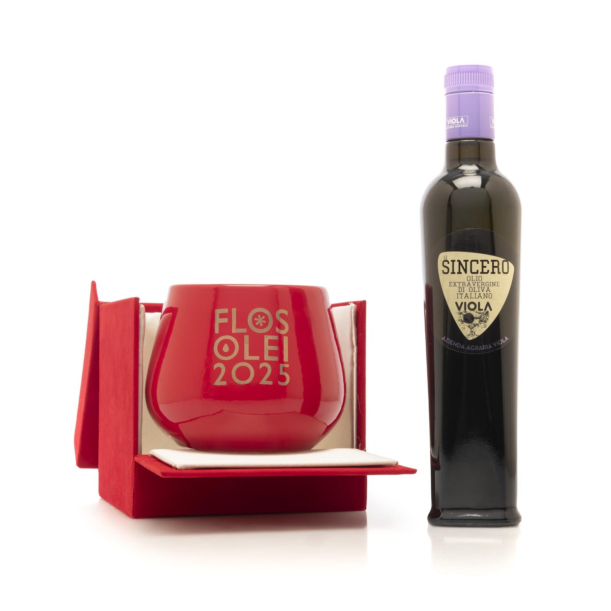 💯Marco Viola brilla nella Hall of Fame con il suo straordinario Extravergine Il Sincero. 

💪Imprenditore geniale e talentuoso, porta avanti in Umbria un’azienda di tradizione con 65 ettari, 22mila olivi e uno stabilimento dotato di tecnologie all’avanguardia.