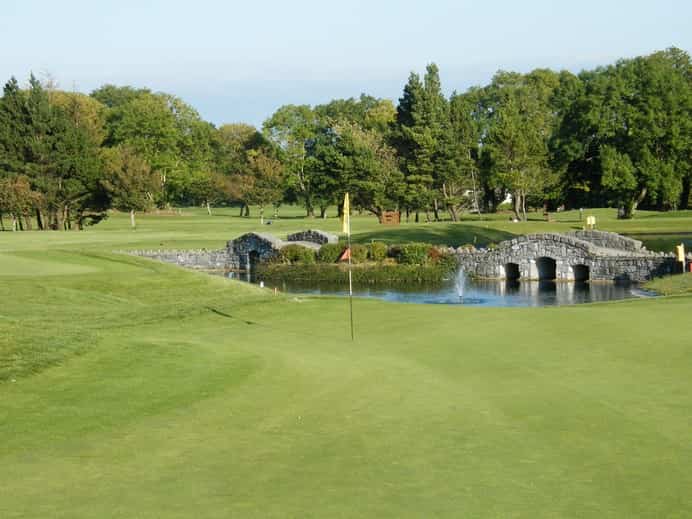 MayoDotIE's tweet image. Big time golf was all the talk last weekend with the Open taking place in Portrush.

When it comes to golf in Ireland, it&apos;s hard to beat the courses on offer throughout Mayo!

If you are looking for suggestions simply visit mayo.ie/activities/gol… to see the courses available!