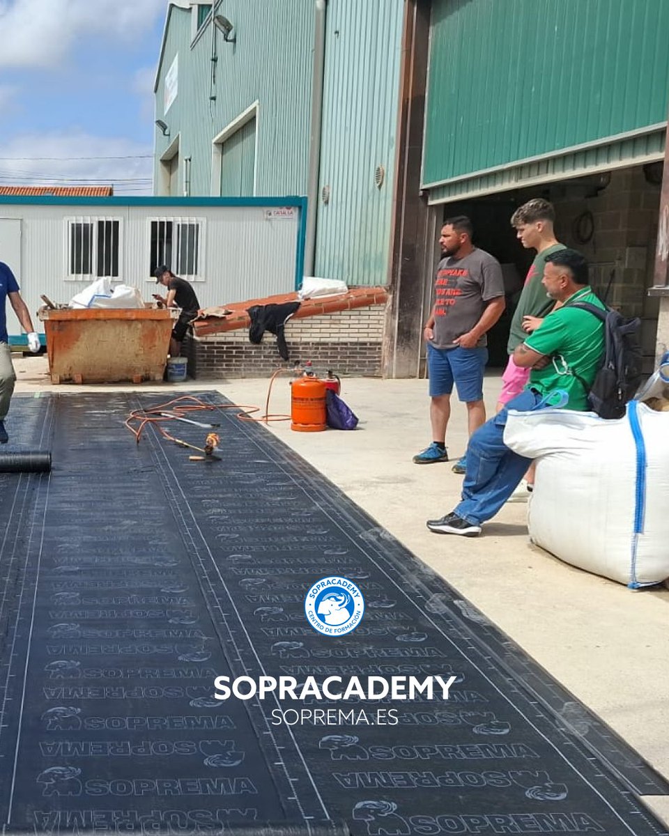📚 Con #Sopracademy seguimos formando a los profesionales del sector.

Estuvimos en Santander con una sesión práctica sobre impermeabilización, compartiendo conocimiento técnico y mejores prácticas del mercado. 🏗️✨

#SOPREMAIberia #Impermeabilización #ConstrucciónSostenible