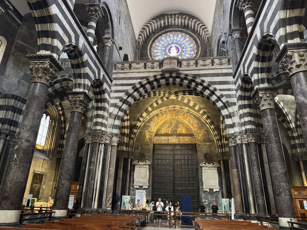 tonymcmahon_TV's tweet image. Genoa cathedral is awesome - similar to Siena - holds the ashes of the headless body of John the Baptist brought to the city during the Crusades