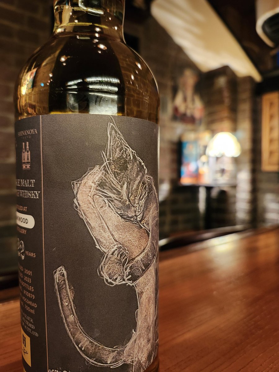 millesimes0905's tweet image. 今日は開店から良い雰囲気の金曜日。暑ぃ…そしてこちら「AQUA VITAE LINKWOOD for Bar Higuchi」の入荷です。Hogshead,2001-2023 22yo 54.1%。かわいいラベルのこちらもぜひお楽しみくださいね😊