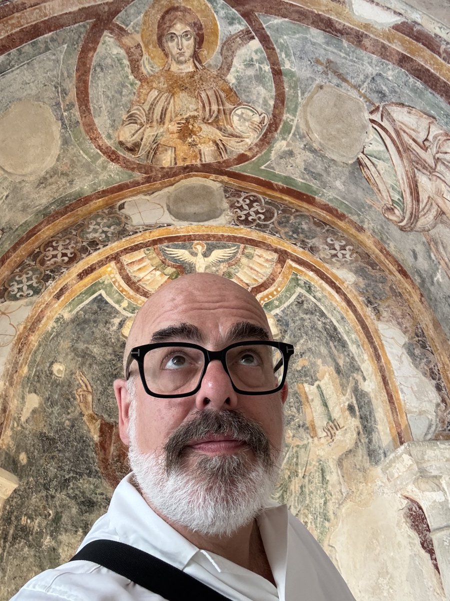 tonymcmahon_TV's tweet image. Very obvious Islamic influence in the medieval architecture of Amalfi cathedral - shame about the modern graffiti on a couple of frescoes 🙄