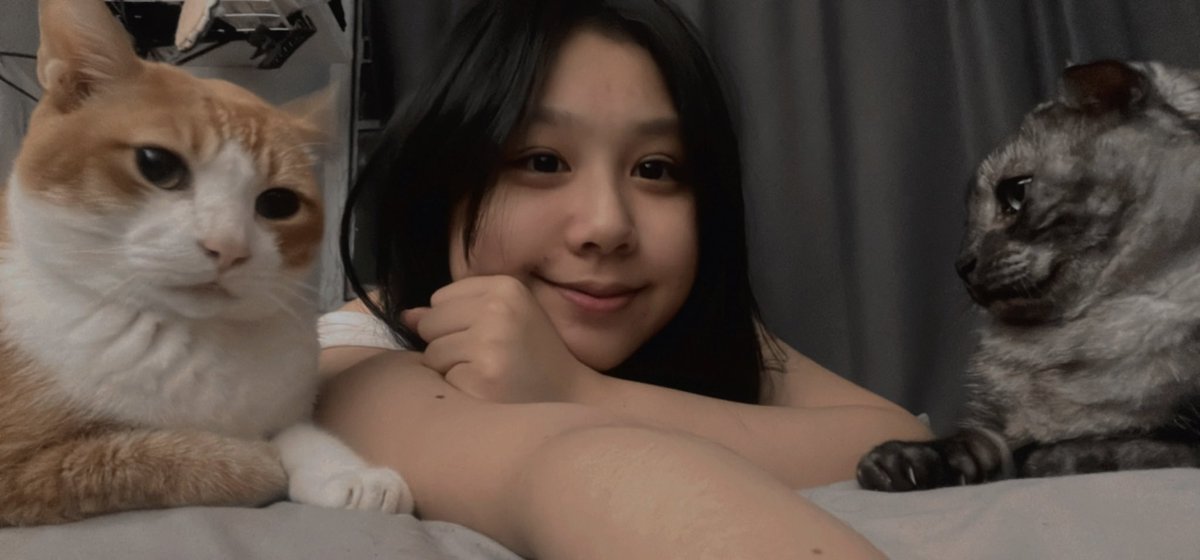 a_lan_329's tweet image. 我的兒子跟女兒🐈🐈‍⬛

大家是貓派還是狗派
我都很喜歡!!

最近練習吃飯有點成果
希望明天大胃王比賽可以吃完第一輪🍽️