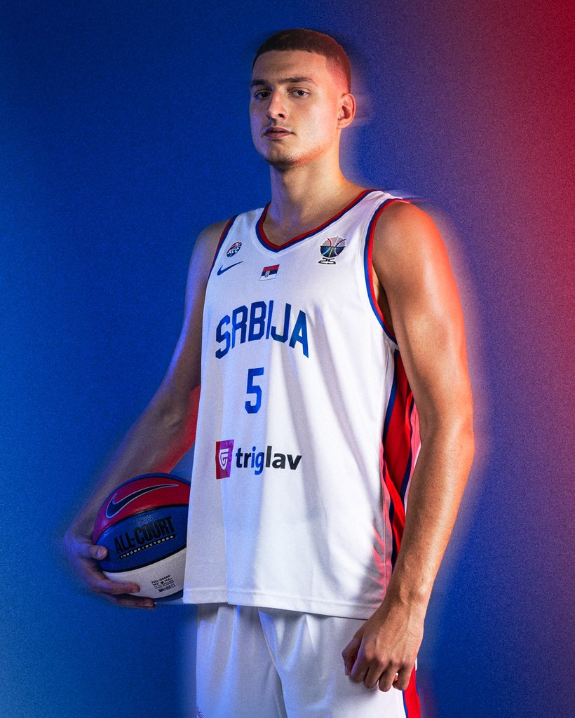 MozzartBet's tweet image. Košarkaški savez Srbije i kompanija NIKE predstavili su novi dres muške reprezentacije Srbije, kreiran specijalno za Evropsko prvenstvo 2025. 😍🔥
Domaća i gostujuća garnitura dresova inspirisana je bojama i simbolima Srbije i budi sećanja na velike, istorijske uspehe koje je…