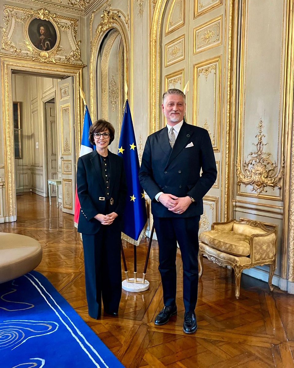 AlessGiuli's tweet image. Un cordiale incontro con il Ministro @datirachida per rafforzare gli scambi culturali tra #Italia e #Francia e promuovere un ruolo più forte dell’UE nella tutela del patrimonio culturale e nel sostegno alle industrie creative.