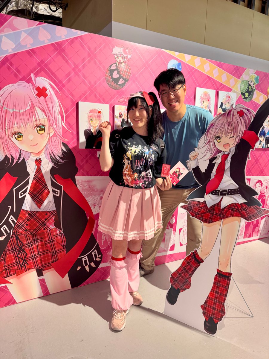 peachpit2525's tweet image. 🍑PEACH-PIT25周年特別展@ハラカド4F(〜8/14まで)
アメリカ🇺🇸から原宿の特別展に来てくれた、キャサリンさんとジョーさん。
しゅごキャラ!あむちゃんの大ファン❣️で、今月始めにロサンゼルスで開催されたアニメ エクスポのブースにも来てくれたんです。ありがとうございます😊
チケット購入ページ…