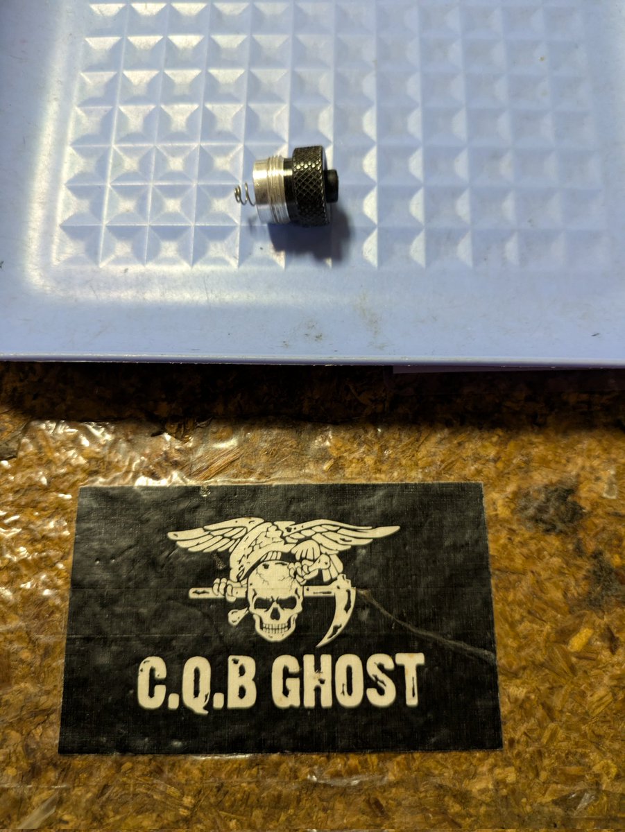 CQB_GHOST's tweet image. 【福崎店】🍊フィールドで発見したので今日の方では無いですね…🤔
🔦ライトのスイッチ落ちてましたよー!
#ゴースト福崎
#ゴースト落し物