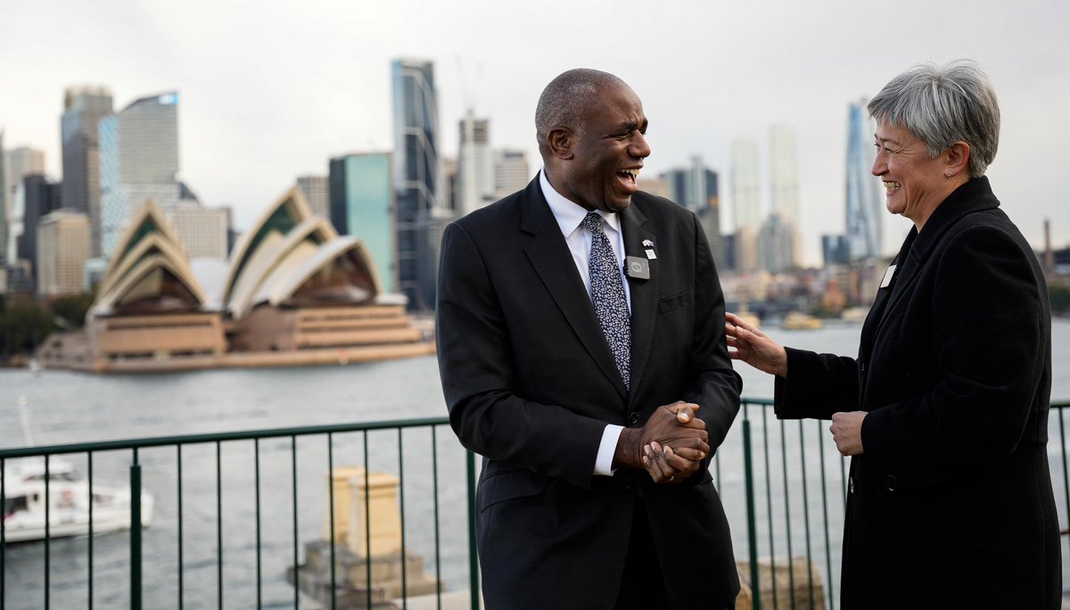 DavidLammy's tweet image. Friends in defence and trade - boosting jobs and economic growth for Brits and Aussies. 
 
Great to be with @SenatorWong, @AlboMP, @RichardMarlesMP and @JohnHealey_MP in Sydney at our 15th AUKMIN.