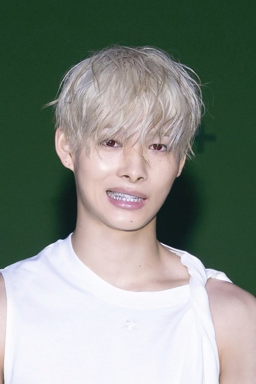그릴즈 보여줄려고 장꾸표정한거봐
아진짜 너무귀여운데?ㅜㅜ