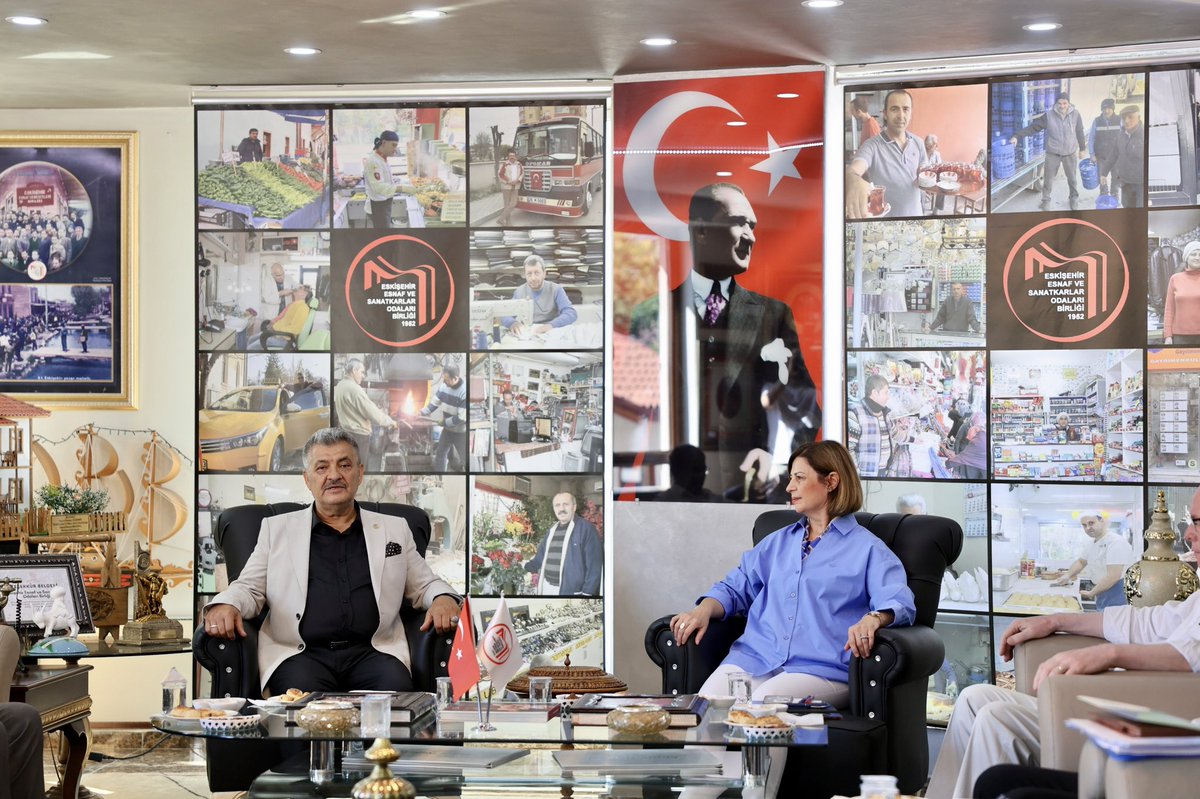ayseunluce's tweet image. Odunpazarı Belediye Başkanımız Kazım Kurt ve Tepebaşı Belediye Başkanımız Ahmet Ataç ile birlikte Eskişehir Esnaf ve Sanatkârlar Odaları Birliği Başkanı Ekrem Birsen ve yönetimini ziyaret ettik.
Şehrimizin ekonomik yapısının temel taşlarından olan esnaf ve sanatkârlarımızın…