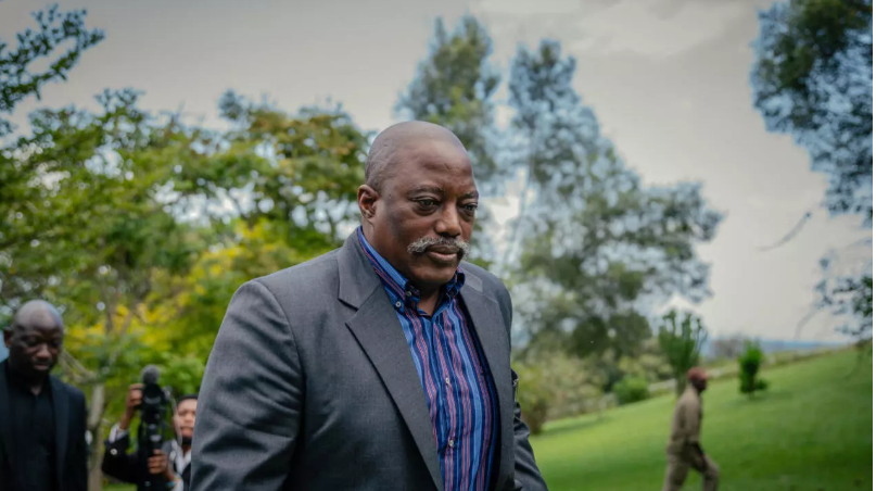 TheNancyRoc's tweet image. L'ex-chef de l'État congolais Joseph Kabila est jugé à partir de vendredi par la Haute cour militaire de son pays, accusé de complicité avec le M23, groupe armé soutenu par le Rwanda. Des faits passibles de la peine de mort. @France24 #NRoc