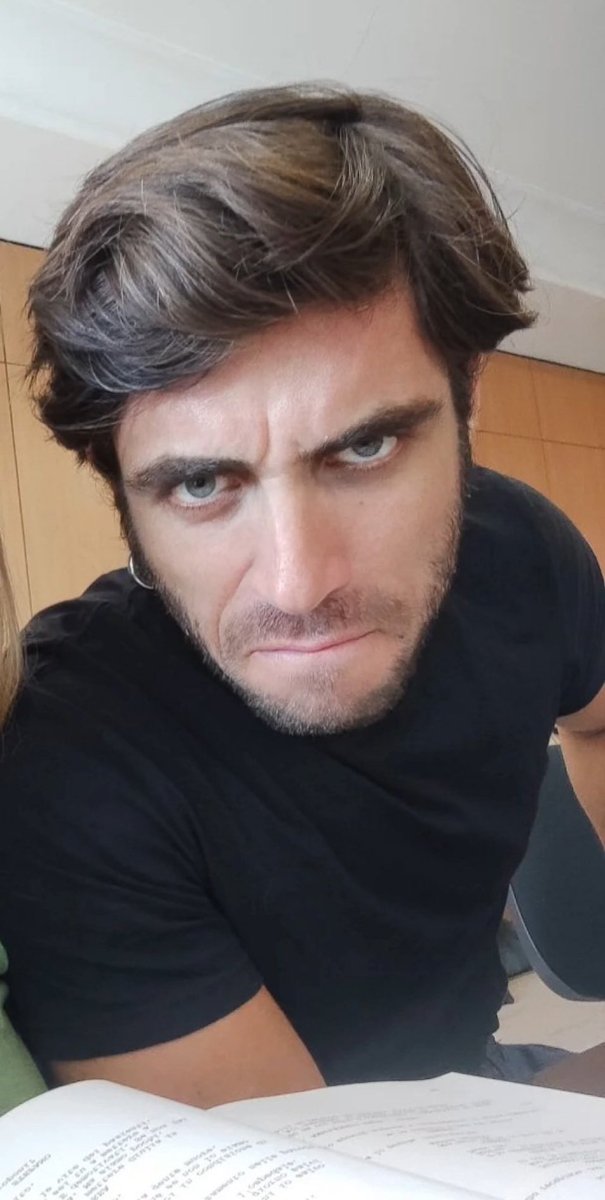 La mia espressione di fronte al nulla cosmico del set di #donmatteo15 tutti i santi giorni.