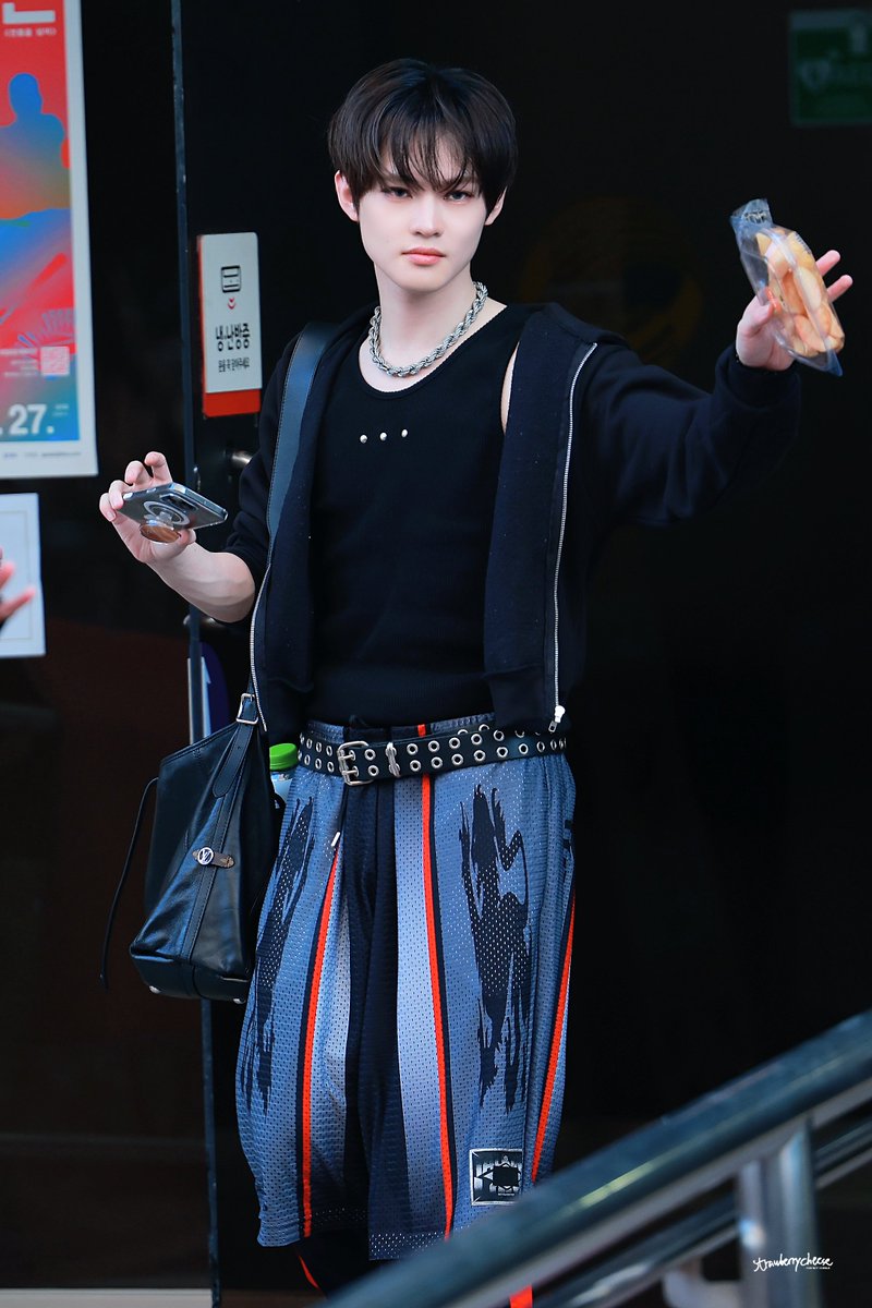 𝐒𝐭𝐫𝐚𝐰𝐛𝐞𝐫𝐫𝐲𝐂𝐡𝐞𝐞𝐬𝐞. tweet media