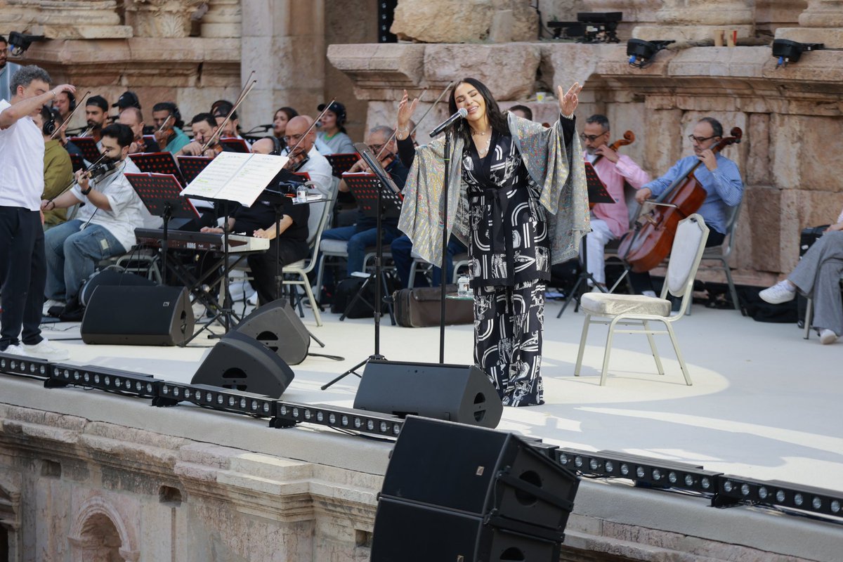 تصويري 📸لـ آخر بروفات حفل الليلة #احلام_في_جرش
<a href="/AhlamAlShamsi/">A H L A M ~ ♥️ ~ أحلام</a> <a href="/walidfayed/">Walid Fayed وليد فايد</a>