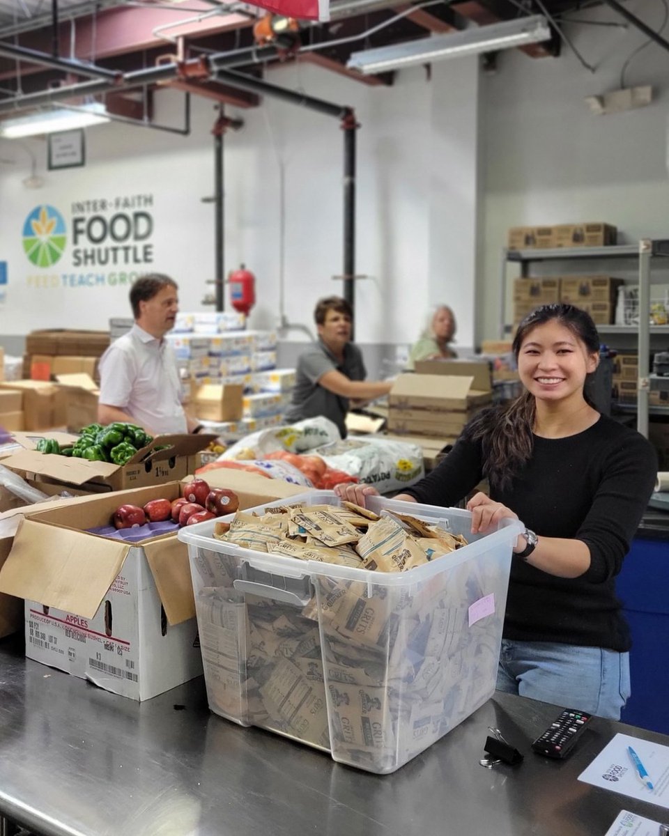 ShopLocRaleigh's tweet image. Did you know that 1 in 7 people face hunger in North Carolina? We’ve teamed up with @foodshuttle for a Food Drive to help fight hunger in the Triangle.🥫 Now through the end of August, you can drop off items at participating SLR member businesses.💙
ℹ️ shoplocalraleigh.org/article_type/s…