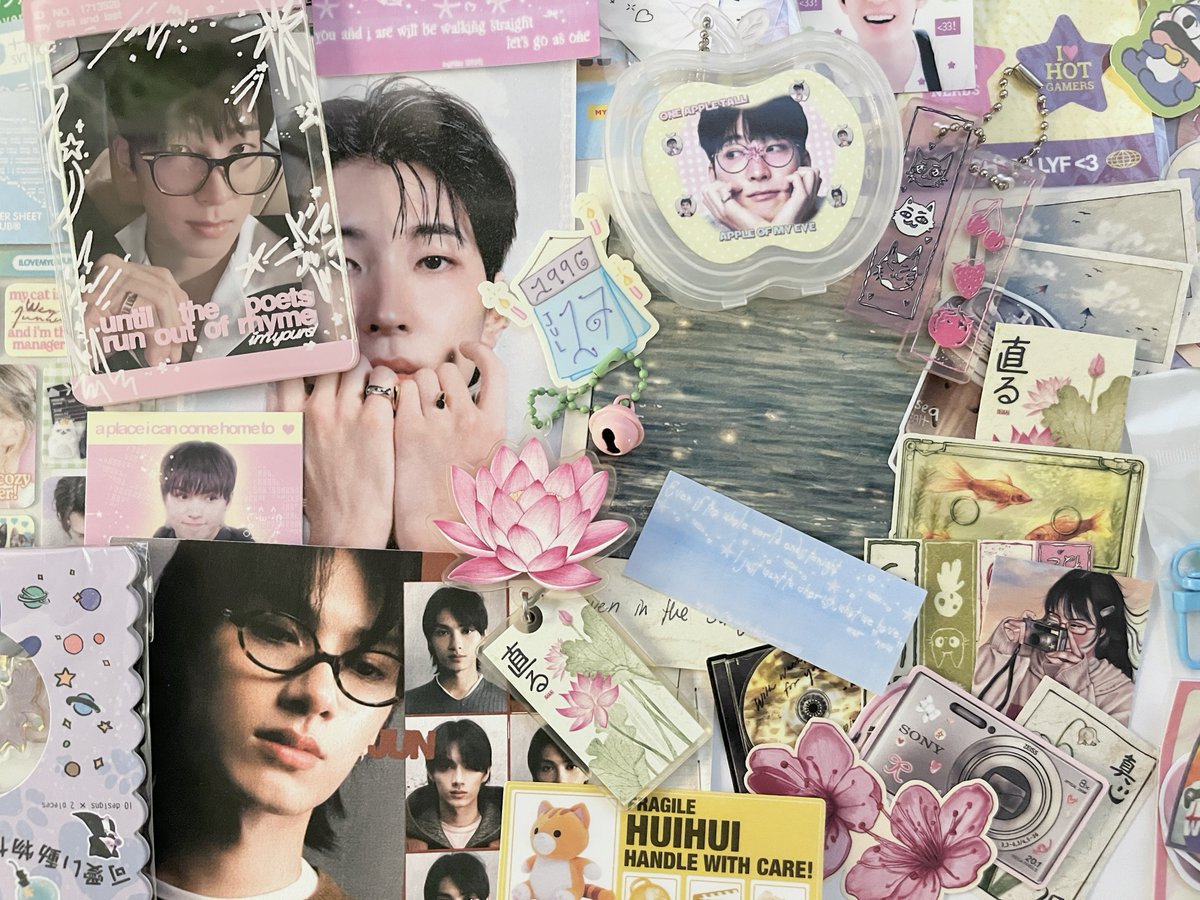 nvmbrblu's tweet image. just unboxed everything that i got from studiojww everthing is so pretty &gt;&lt;