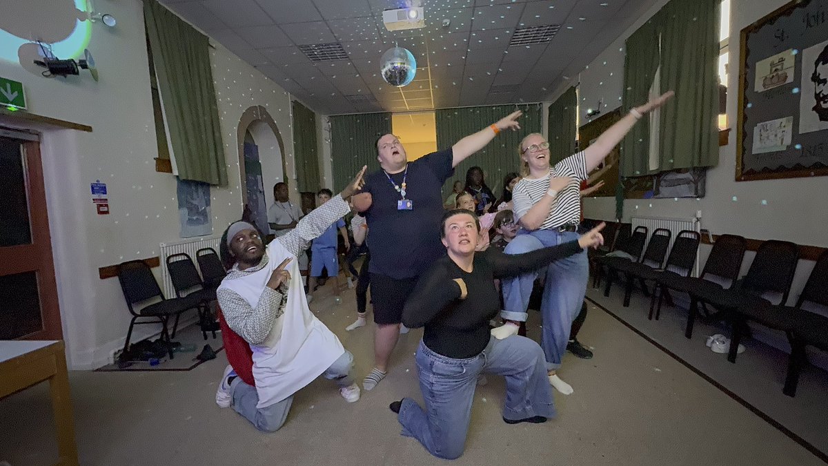 LeedsDYS's tweet image. We spent our final evening cutting shapes at our Narnian Disco!! 🤩💃🕺
@ASCHC_COLLEGE @beckets_bkcat @StWilfridsCHS