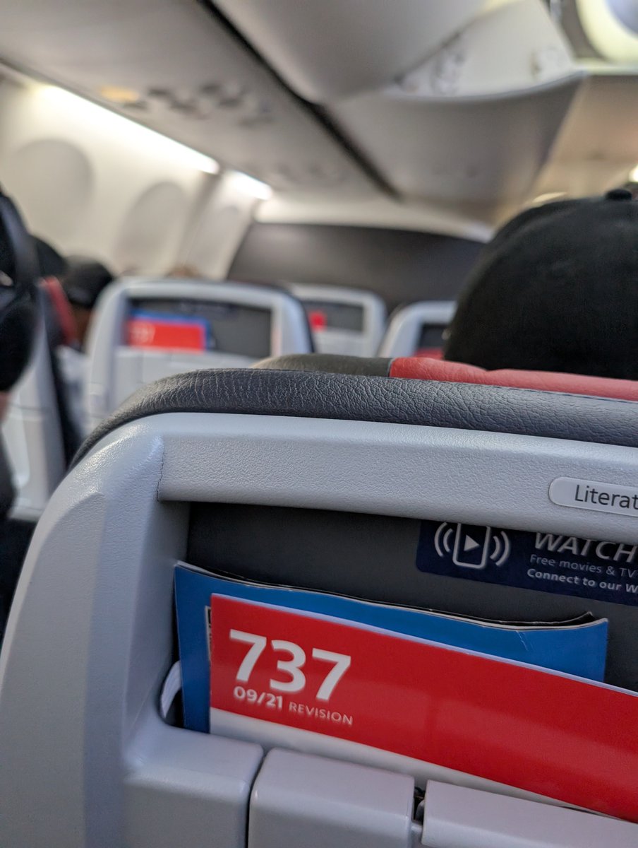 0xAvious's tweet image. on a 737 max I vibecoded the fly by wire system myself on @vercel v0 gg