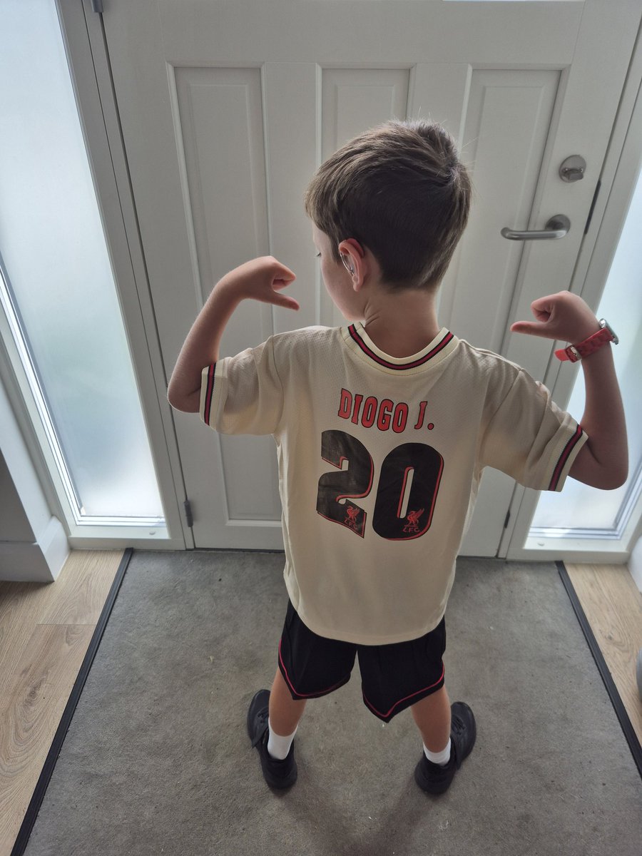 WeAreLiv3rpool's tweet image. 🎶 Oh, his name is Diogo 🎶

#FOREVER20