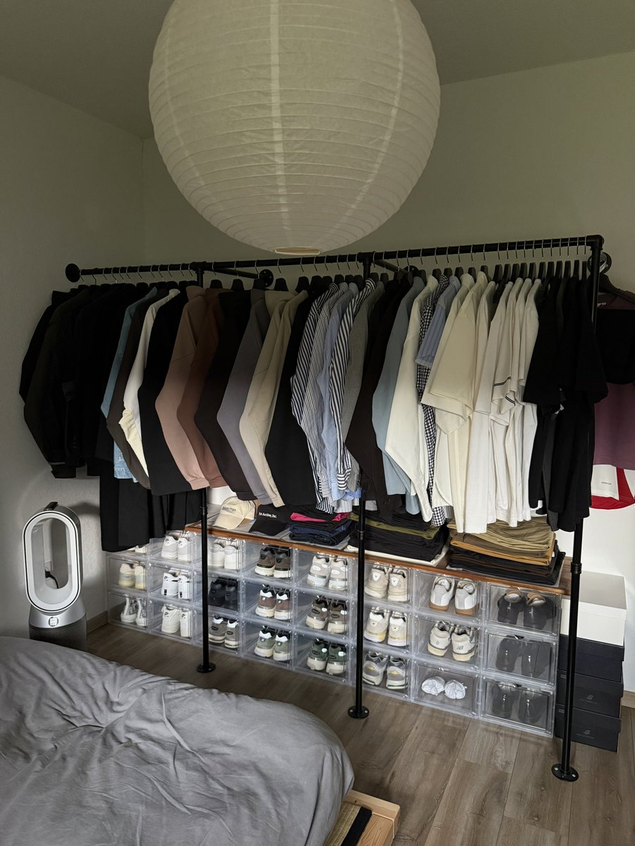 juste_huu's tweet image. je vais passer l’aprem à réessayer tous mes vêtements, il y aura peut être des trucs à VENDRE