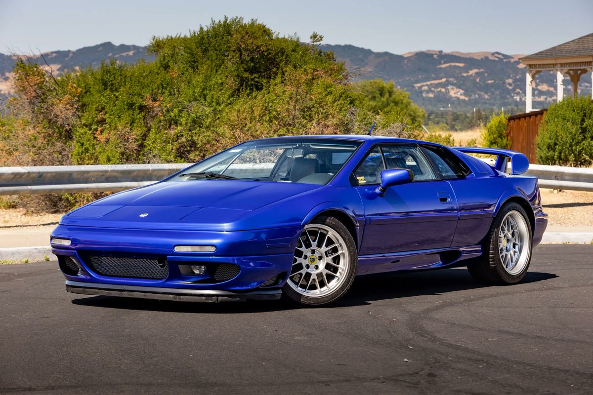 Lotus Esprit V8.