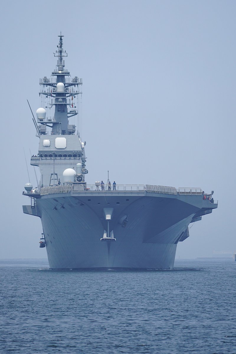 RyoEto's tweet image. 過日、横須賀に入港する護衛艦「ひゅうが」😍