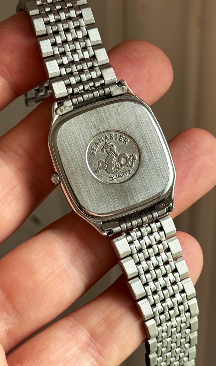 petitehorloge's tweet image. ✨Disponible : 890€ 

Rare Omega Seamaster manufacturée au milieu des années 80 🇨🇭 

Dans un très bel état 

Indices en applique, couronne originale signée, verre saphir, fond logoté Seamaster 

Diamètre de 31mm hors couronne 

Bracelet original Omega ! 
Boîte Omega d’époque…