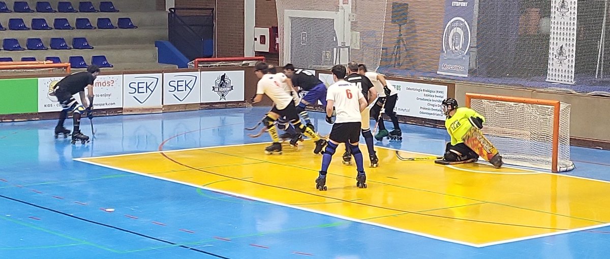 Gran final del Torneig 15.25 amb un ambient i bon rotllo increible. Tots l'hem gaudit al màxim i més que guanyadors grupals (blaus campions) o individuals, ens quedem amb la felicitat de la gent gaudint hoquei en estat pur durant 3 dijous rematats per un 3r temps amb gaass a fons