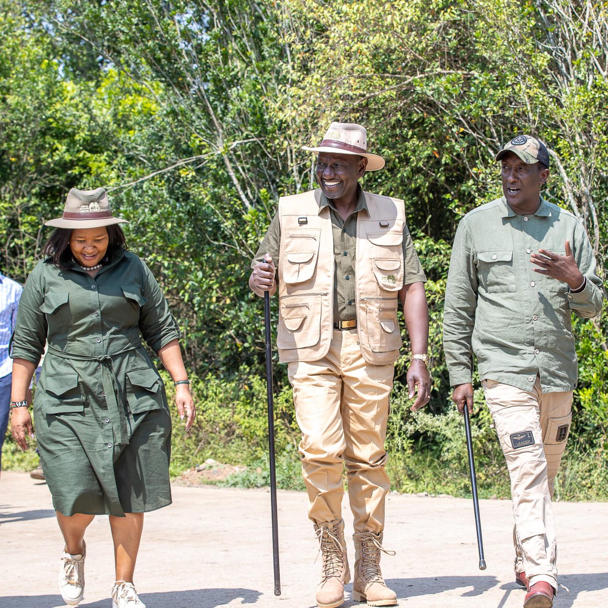 ToskKenya's tweet image. H.E President William Ruto &amp;amp; @rebecca_miano visited the Maasai Mara to witness the iconic wildebeest migration, a  symbol of Kenya’s natural heritage.

@ToskKenya we celebrates this spotlight on tourism and remains committed to sustainable, certified travel.

#TOSKsettingthepace