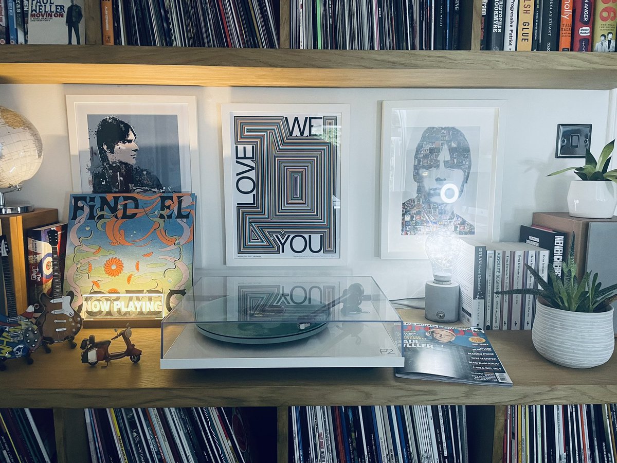 dfr10's tweet image. Bit of a @paulwellerHQ bonanza day today:
The new album, ‘Find El Dorado’ (which is great, in my opinion)
The new @uncutmagazine cover story by @petepaphides … and a phenomenal new book that illustrates the sartorial style and cultural influences of Weller.