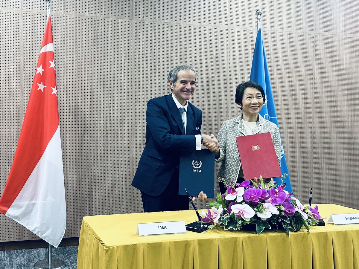 rafaelmgrossi's tweet image. With @MSEsingapore Grace Fu, signed enewed agreement to extend @IAEAorg–Singapore partnership. We’ll further support via #RaysOfHope, including establishment of one of Asia’s 1st proton therapy centres, as well as #NUTECPlastics, #Atoms4Food & more. 🇸🇬 and ASEAN can count on us.
