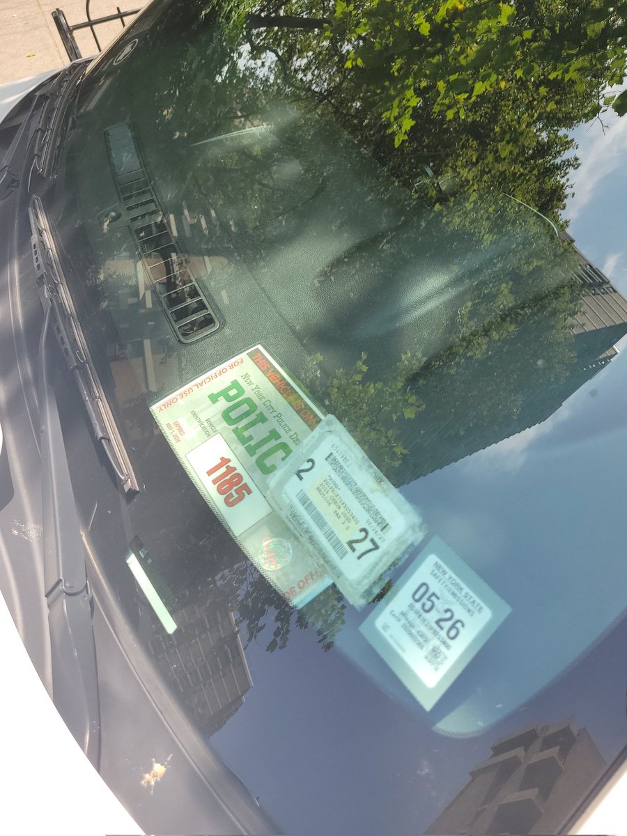 placardabuse's tweet image. Parked illegally in a No Standing zone.
Because #PlacardCorruption.