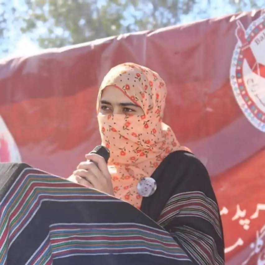 baloch_shaira's tweet photo. گوادر: اطلاعات کے مطابق بلوچ وومن فورم کے مرکزی آرگنائزر ڈاکٹر شلی بلوچ کو ساتھیوں سمیت سربندر سے گرفتارکرلیا گیا ہے۔
#ReleaseDrShaleeBaloch https://t.co/9uAeh7H3Iy