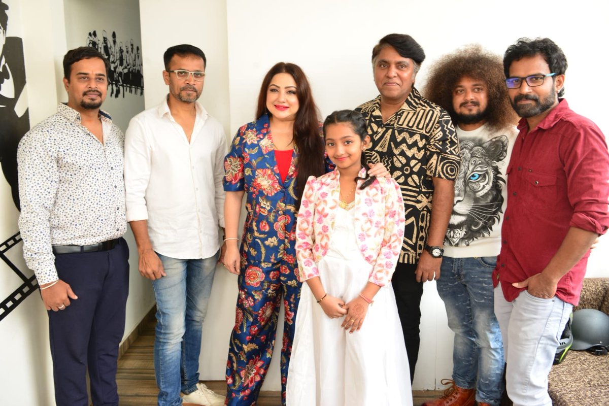 vintvais_ho's tweet photo. ಪ್ರಿಯಾಂಕ ಉಪೇಂದ್ರ ವಿಭಿನ್ನ ಪಾತ್ರದಲ್ಲಿ ನಟಿಸಿರುವ ಪ್ಯಾರಾ ನಾರ್ಮಲ್ ಜಾನರ್'ನ ಕಮರೊಟ್ಟಿನ ಮತ್ತೊಂದು ಭಯಾನಕ ಕಥೆ "ಕಮರೊಟು2" ಆಗಸ್ಟ್ 1ರಿಂದ ತೆರೆಗೆ!
#ಕಮರೊ2 #Kamarottu2 #PriyankaUpendra #Paramesh @priyankauppi https://t.co/9Ef3ZAEo35