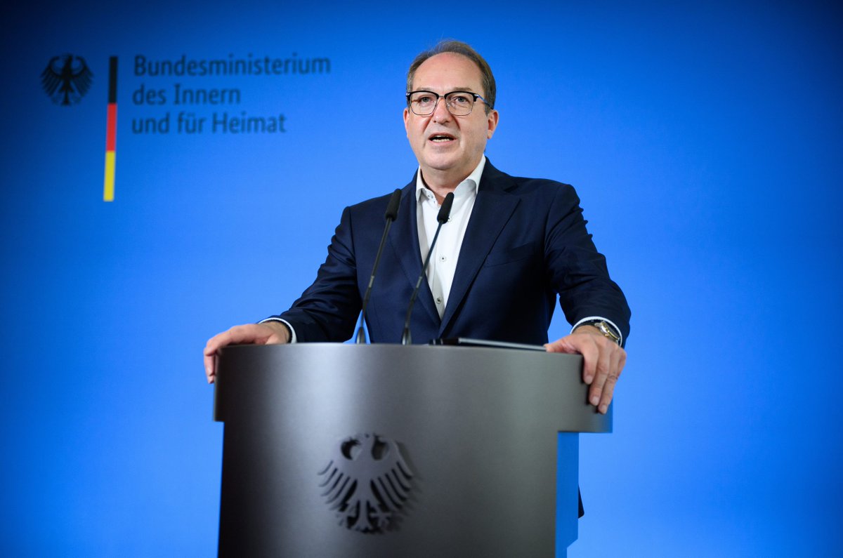 Euractiv_FR's tweet image. L’#Allemagne suspend ses visas humanitaires pour les réfugiés: Cette décision fait suite à une polémique sur les risques sécuritaires posés par l&apos;accueil de #réfugiésafghans sur le sol allemand. 

The post L’#Allemagne suspend ses visas humanitaires pour… dlvr.it/TM6DV4