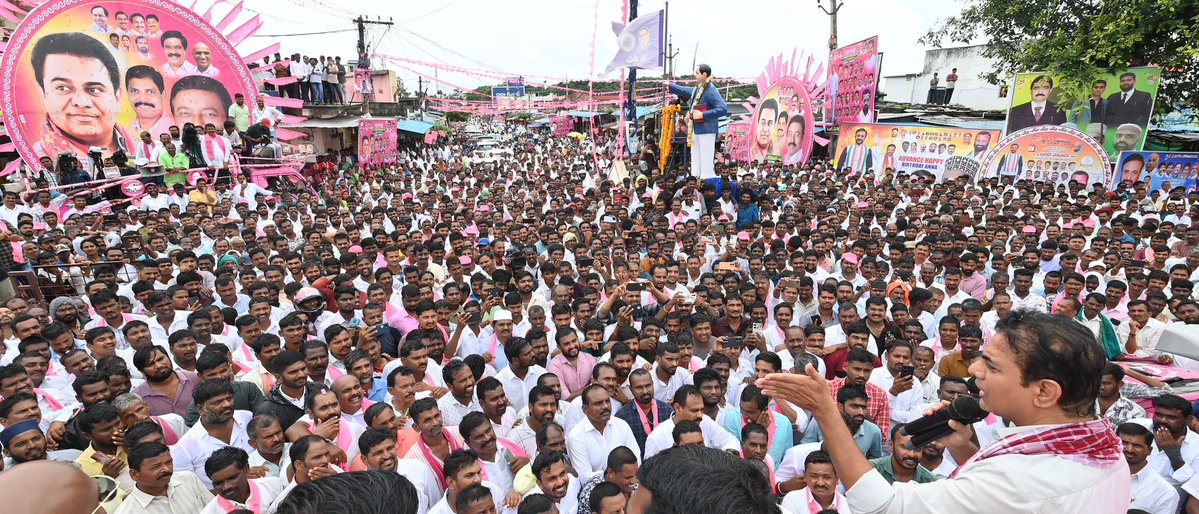 రేవంత్ రెడ్డి ప్రభుత్వం పచ్చి దళిత, గిరిజన వ్యతిరేకి- కామారెడ్డి సభలో బీఆర్ఎస్ వర్కింగ్ ప్రెసిడెంట్ కేటీఆర్ విమర్శ*

*ఈ శతాబ్దపు అతిపెద్ద అబద్దం కాంగ్రెస్ మ్యానిఫెస్టో. రేవంత్ ప్రభుత్వ చేతిలో తెలంగాణలోని అన్ని వర్గాలు మోసపోయాయి*

*ఖర్గే సాక్షిగా చేసిన ఎస్సీ, ఎస్టీ డిక్లరేషన్ ను