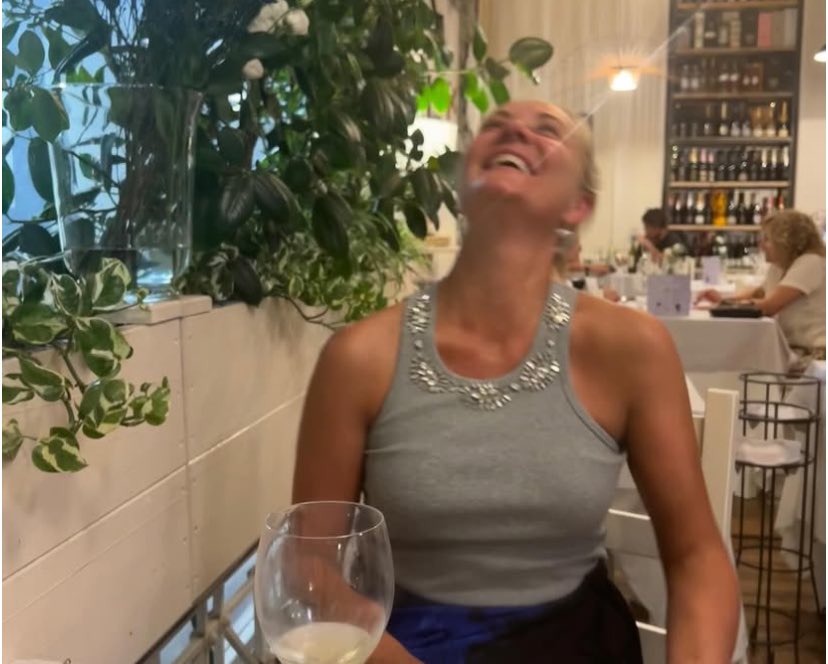 Хочется чтобы кто-нибудь отнёс эти фото к Алексею и подписал сзади «День рождения Юли, 24.07.2025»

Мы все её поздравили как следует, не переживай. Она сильная ты знаешь. Свет её улыбки в твою память.