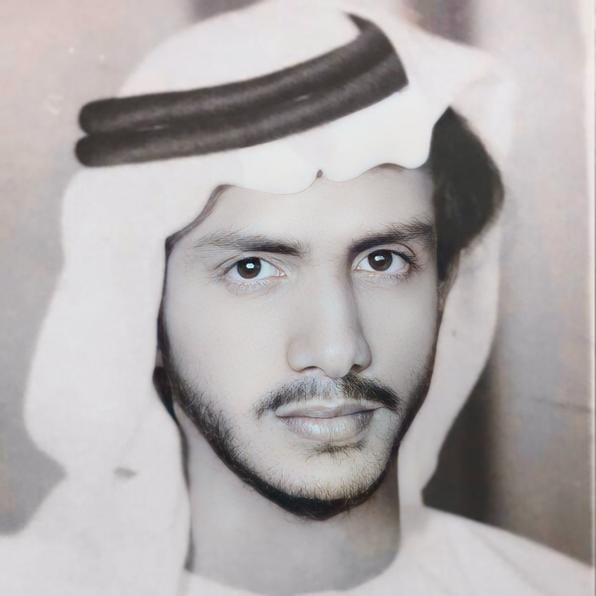 AzizAljunaibi's tweet photo. جَزاكَ اللَهُ عَنّي كُلَّ خَيرٍ
وَأَعلَمُ أَنَّهُ عَنّي جَزاكا
فَيا قَبرَ الحَبيبِ وَدِدتُ أَنّي
حَمَلتُ وَلَو عَلى عَيني ثَراكا
سَقاكَ الغَيثُ هَتّاناً وَإِلّا
فَحَسبُكَ مِن دُموعي ما سَقاكا
وَلا زالَ السَلامُ عَلَيكَ مِنّي
يَرُفُ مَعَ النَسيمِ عَلى ذُراكا

رحمك الله وغفر لك https://t.co/XeMe8sPiEL