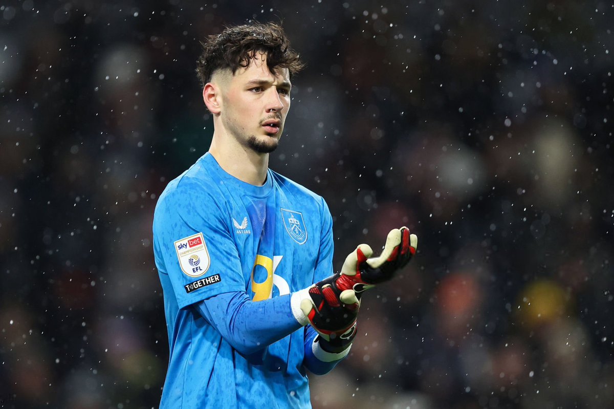 fodensss's tweet image. James Trafford es nuevo arquero de Manchester City, acuerdo total con el jugador y con el Burnley. Debería de ser una noticia feliz pero dice Orntein que la basura inmunda de Ederson se va a quedar y va a ser titular con Trafford como suplente.
Un asco, Guardiola y su sequito…