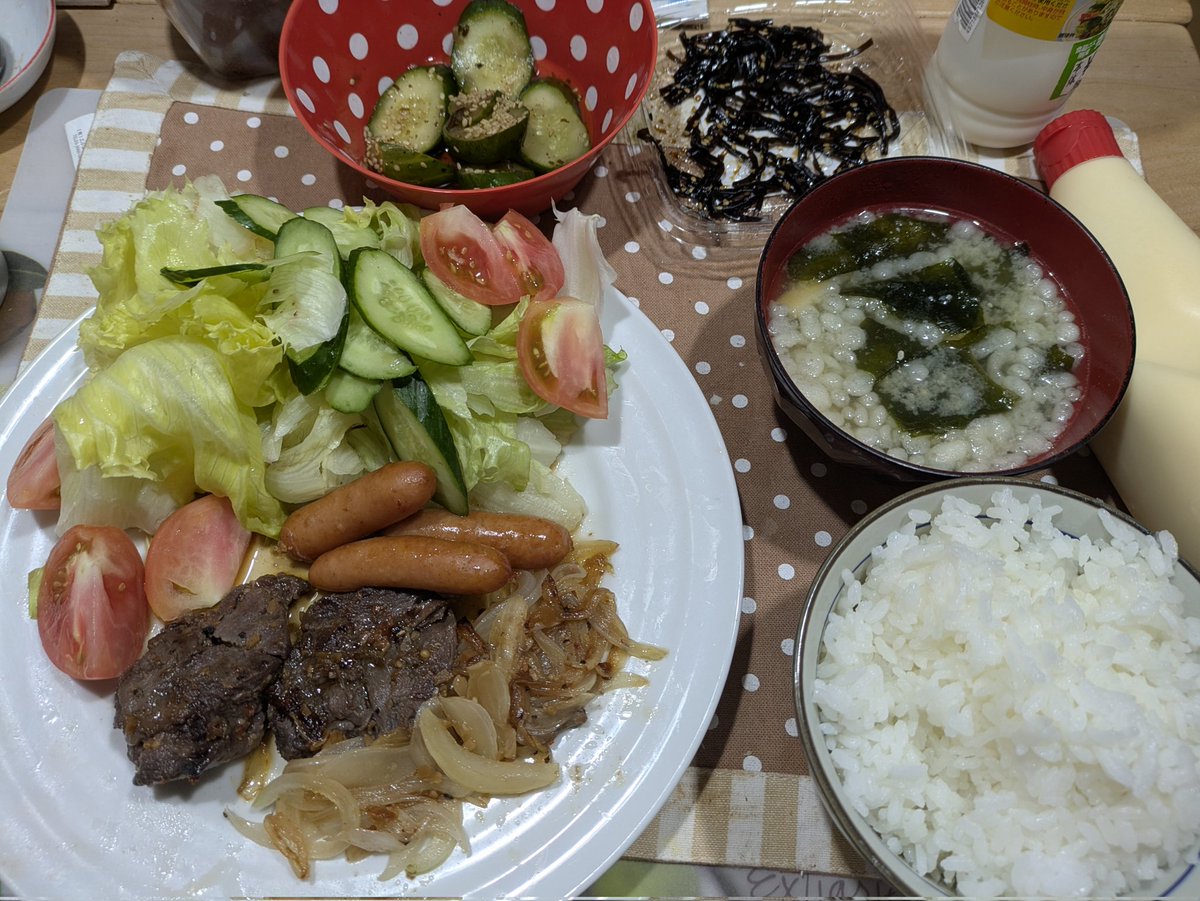 maithiru97's tweet image. 夜ご飯いただきます〜
ステーキ、スタミナつけます😋

お疲れ様でした～乾杯🍻
ヽ(^o^)丿♥