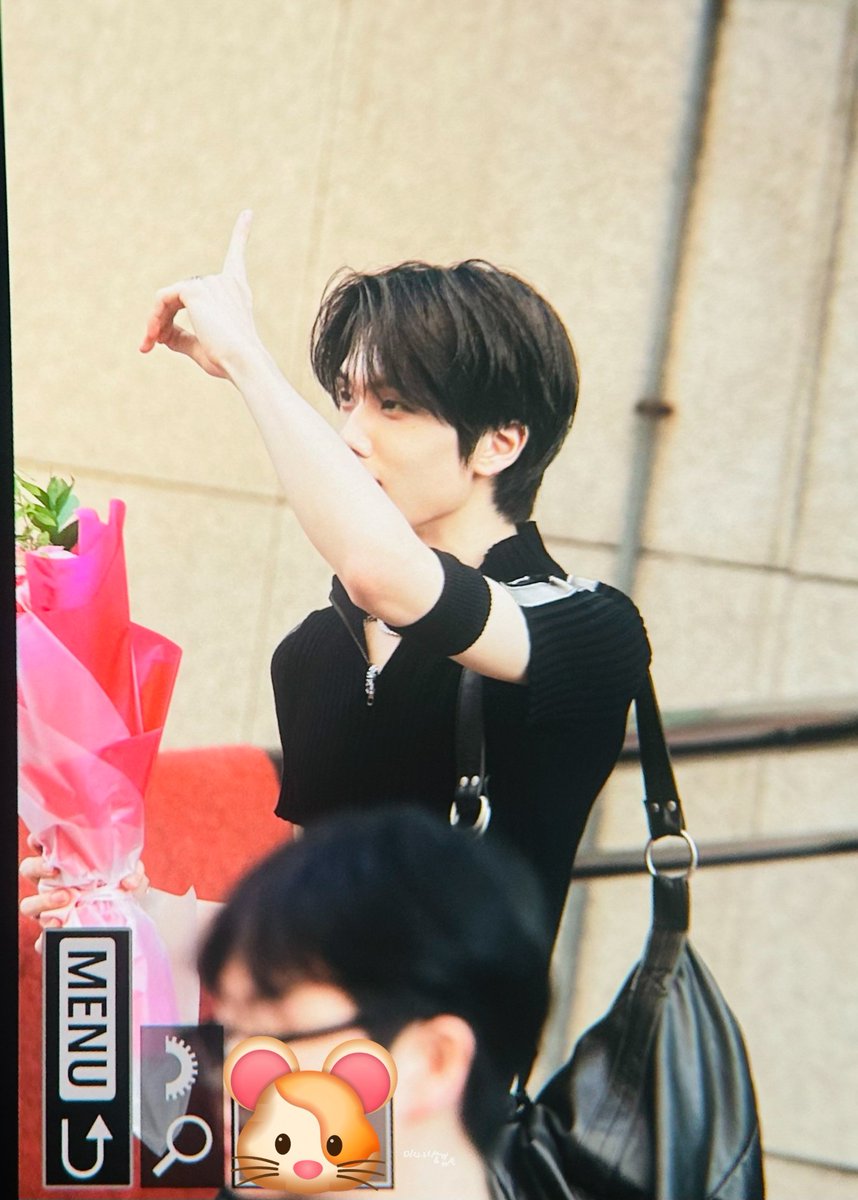 Me_3_JS's tweet image. 250725 뮤직뱅크 퇴근

1위 축하해 💐

#지성 #JISUNG #최강지성 #NCTDREAM