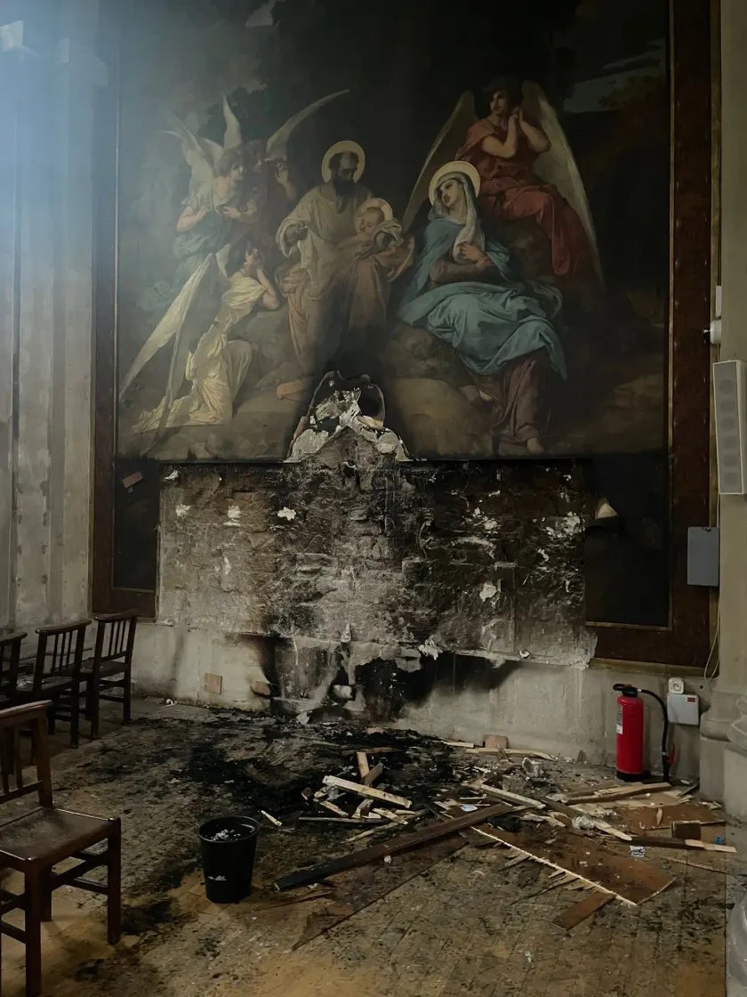 🚨🇫🇷 𝗔𝗟𝗘𝗥𝗧𝗘 𝗜𝗡𝗙𝗢 — Contrairement à ce qu’avait affirmé la mairie, l’incendie de l’église Notre-Dame-des-Champs, dans le 6e arrondissement de Paris, n’a rien d’ACCIDENTEL.

L’origine de l’incendie est désormais confirmée comme CRIMINELLE. Il s’agit de la deuxième attaque