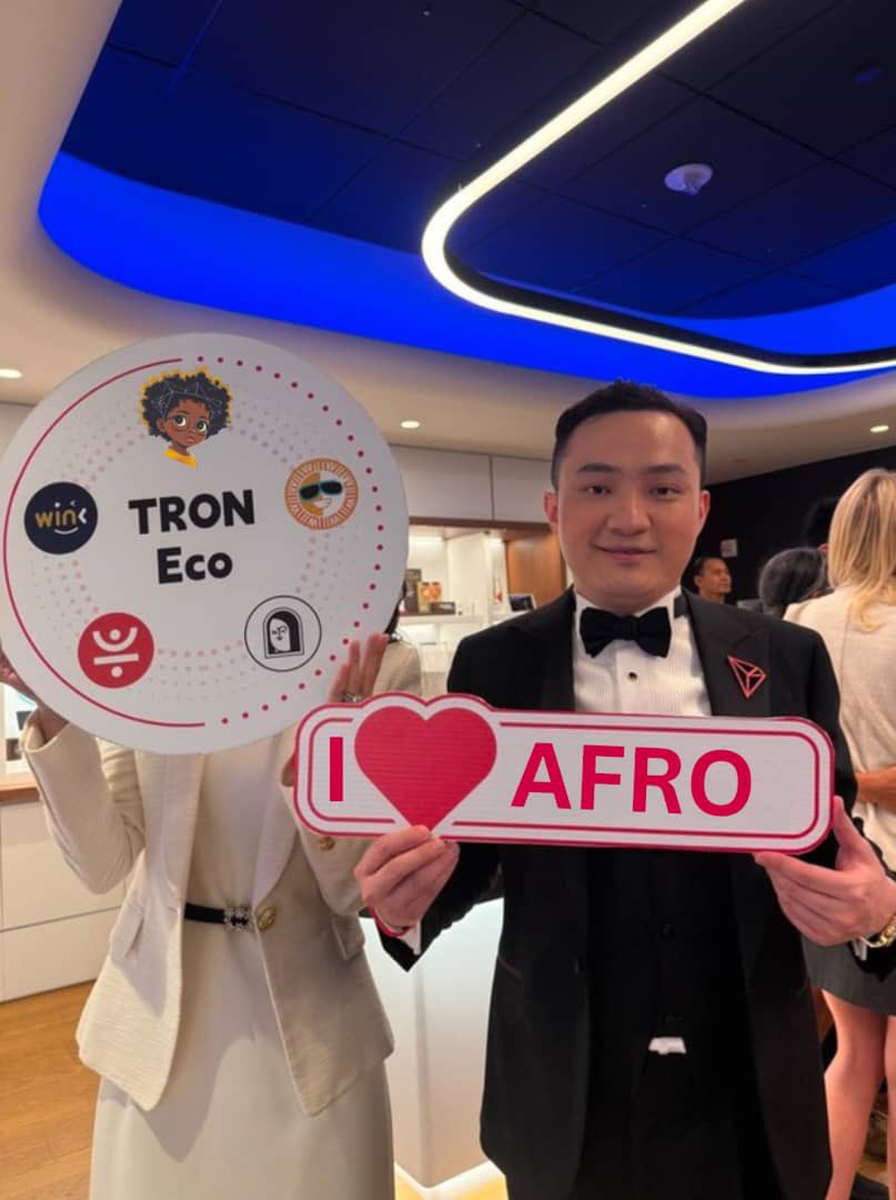 AfroTokenSUN's tweet image. $Afro & @justinsuntron celebrate Tron inc pivotal moment.. “first time Tron inc to ring the @NasdaqExchange opening bell”🔔